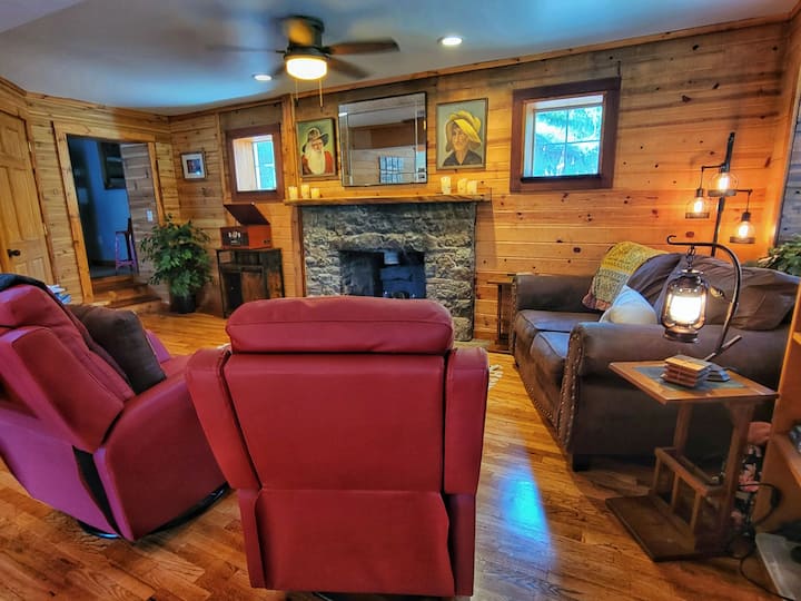 The Ole Miner's Cabin In The Mountains - Nederland, CO