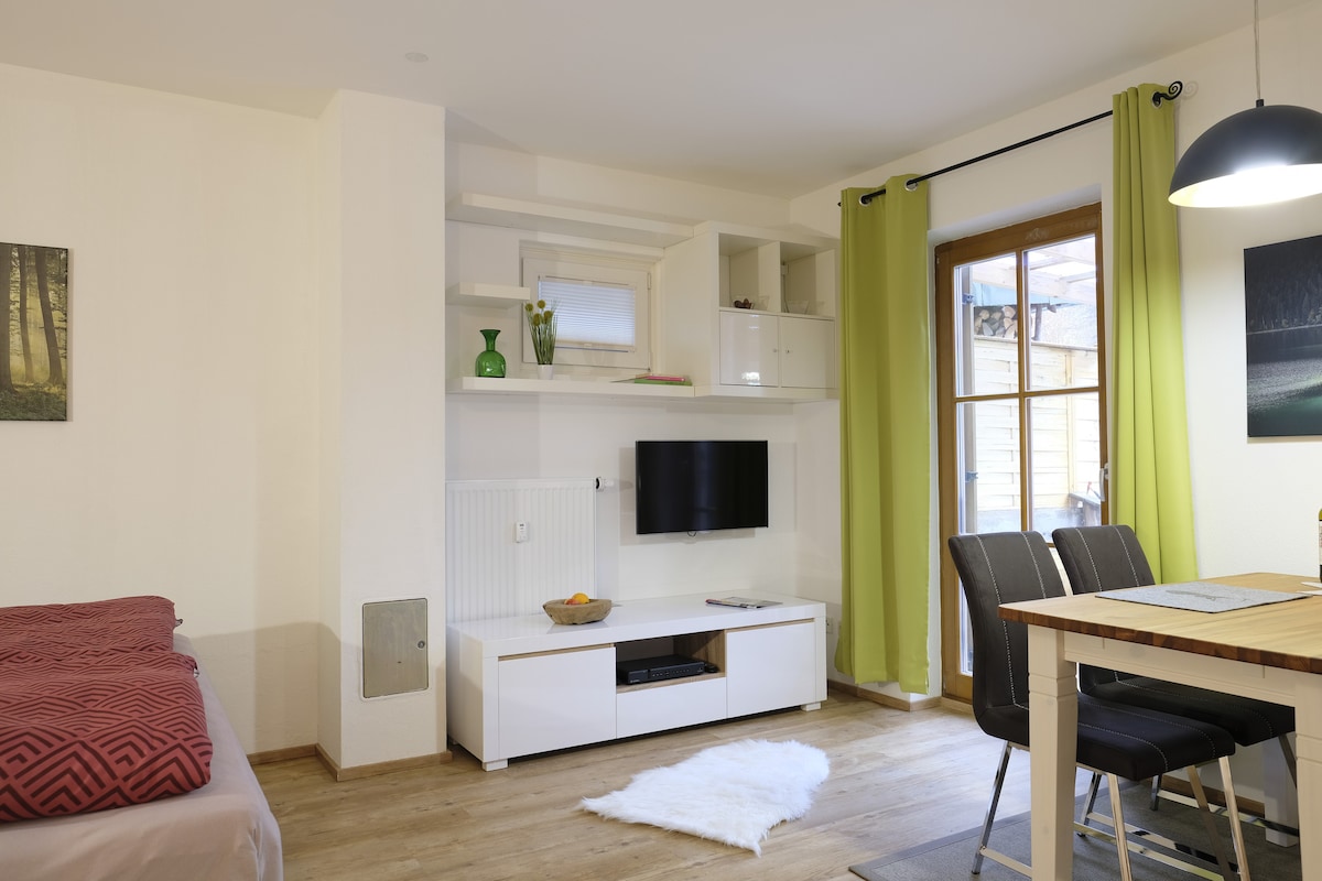 Top Airbnb: Waldeck vacation rental at the foot of the Zugspitze, 1-room apartment. à Grainau