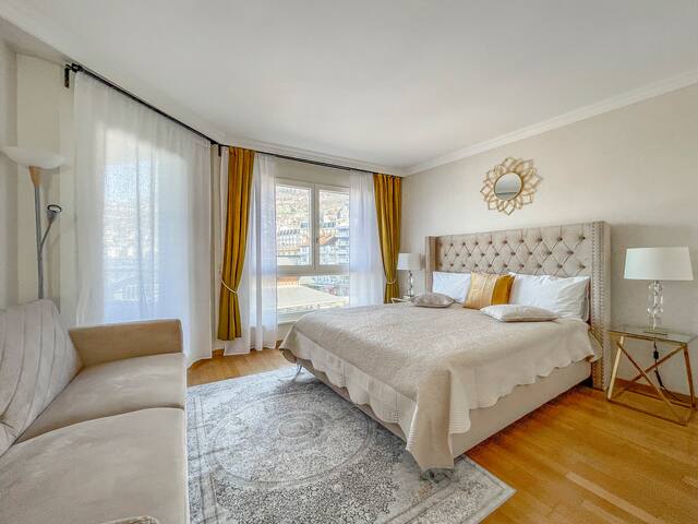 Forum Luxury Apartment Lake View gallery image 4