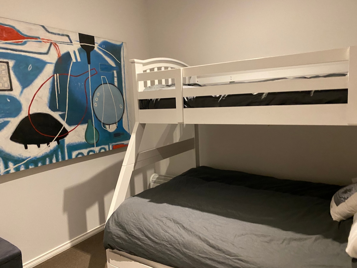 غرفة النوم 3 - تتكون السرير من سرير مزدوج وسرير فردي
