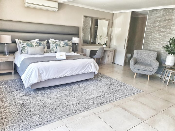 The Executive suite (43 m2) is designed with relaxing earthy tones and natural materials with a touch of silver. King size bed/twin beds with Egyptian cotton bedding.  Air-conditioner, work station/dressing table, hairdryer and free high speed WiFi.