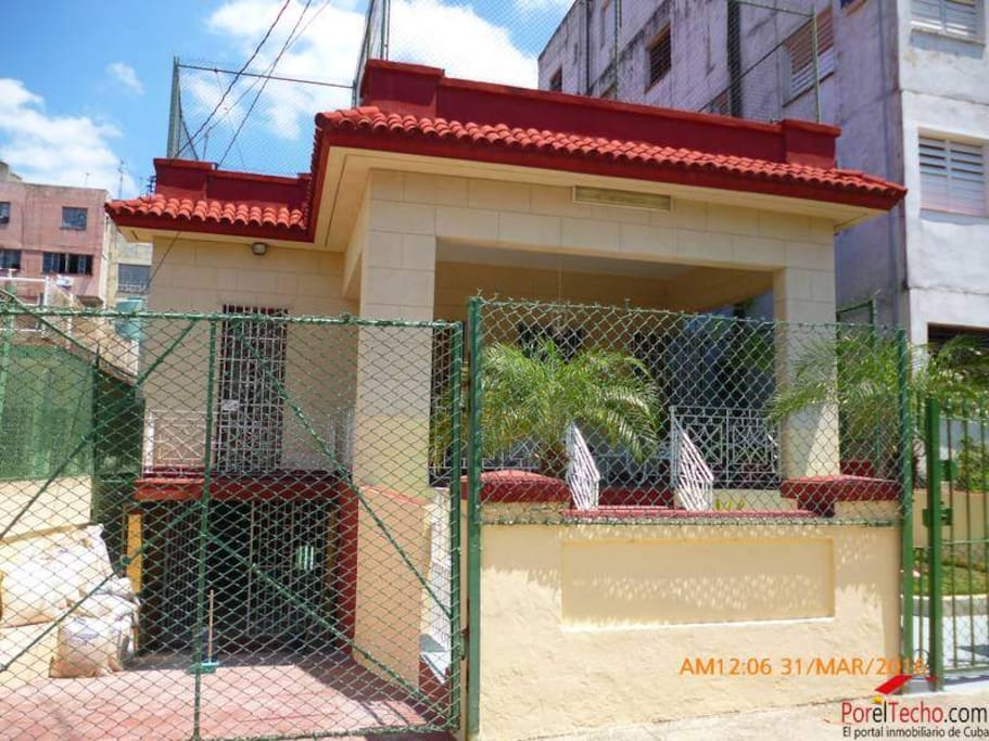 Se renta excelente apatarmento totalmente independiente de 3 habitaciones cada una con su baño privado.