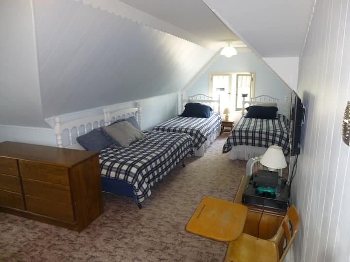 Bweni, vitanda 4 vya mtu mmoja