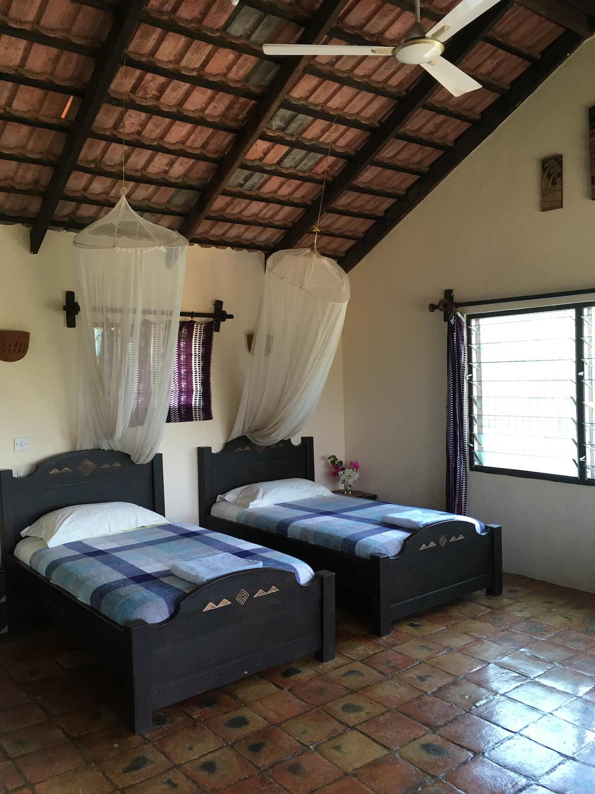 Dvokrevetna soba spojena sa sobom s ventilatorom