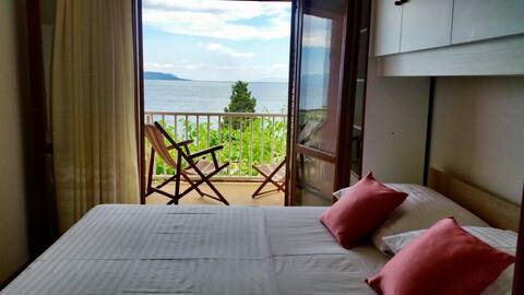 Cozy see view apartment house