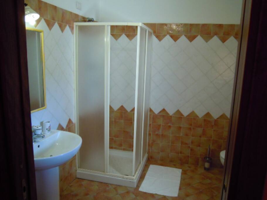 Bagno con cabina -doccia