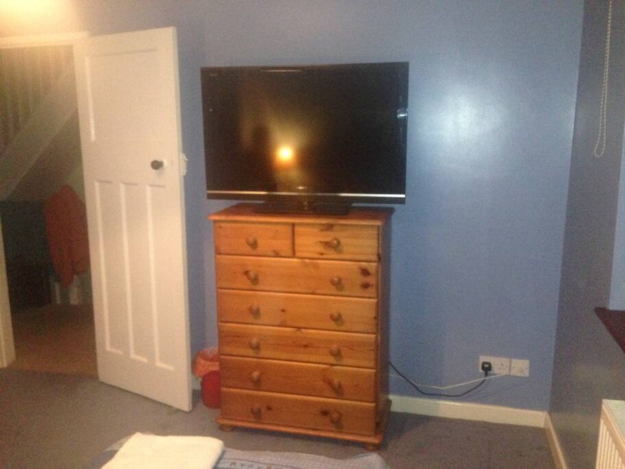 Both single beds face the 40" Flat Screen TV