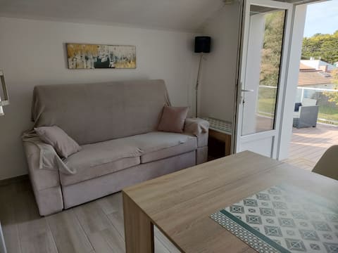 Successful Airbnb property: Quiet apartment with a large terrace. in Notre Dame De Monts