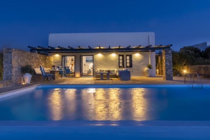 Spectacular villa & infinity pool! Stunning views