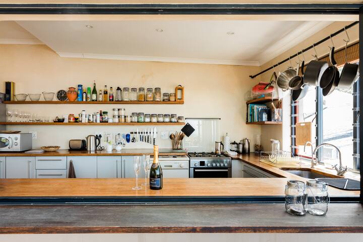 Swim in Tidal Pools, sunny house with fireplace gallery image 5