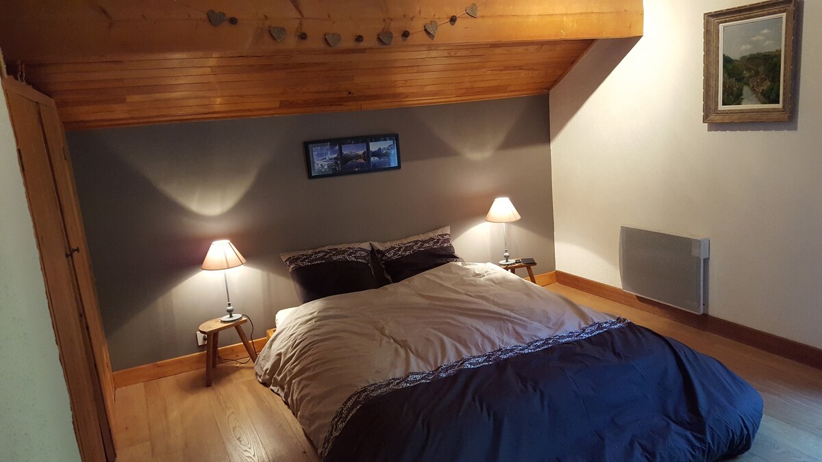 Dvojlôžko v prvej spálni