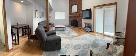 Top Airbnb: Large home near Lake- pool table game room in Longmont