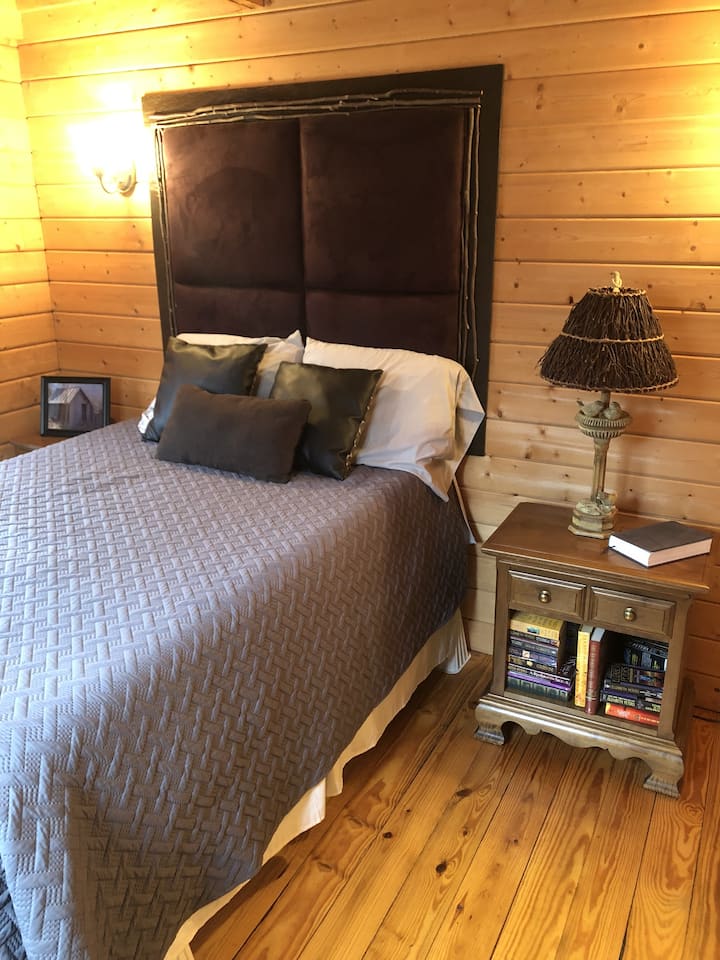 Menšia manželská posteľ 1