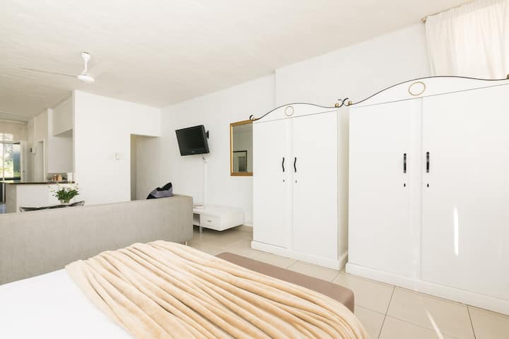 Rental unit in Sandton · ★4.20 · 1 bedroom · 1 bed · 1 bath