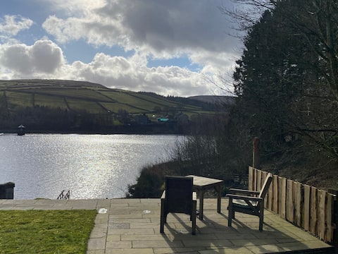 Popular Airbnb listing: Water's Edge Retreat With Amazing Views in Holme Valley
