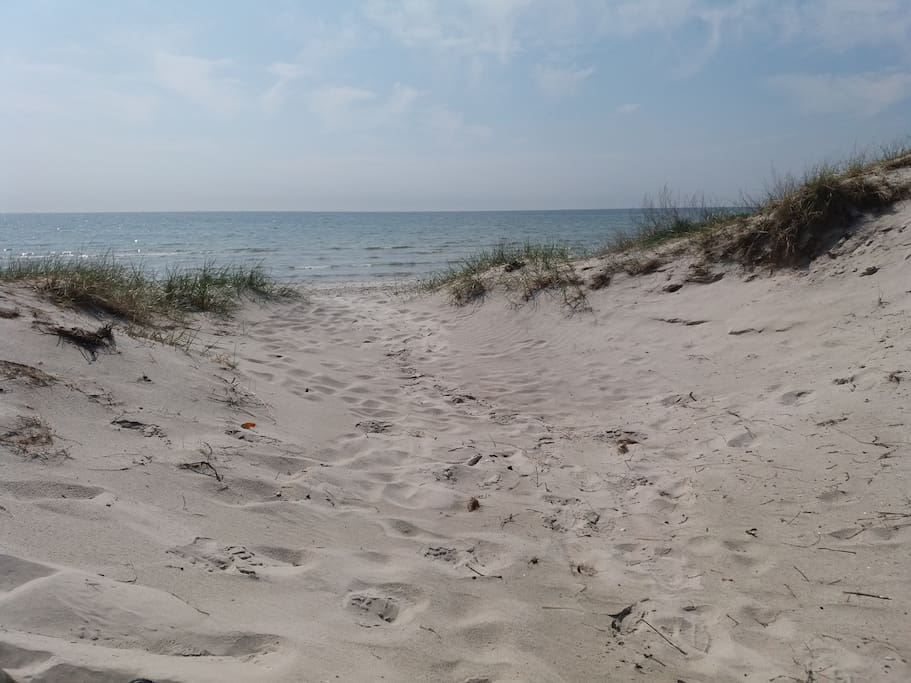 White sand and beautful dunes