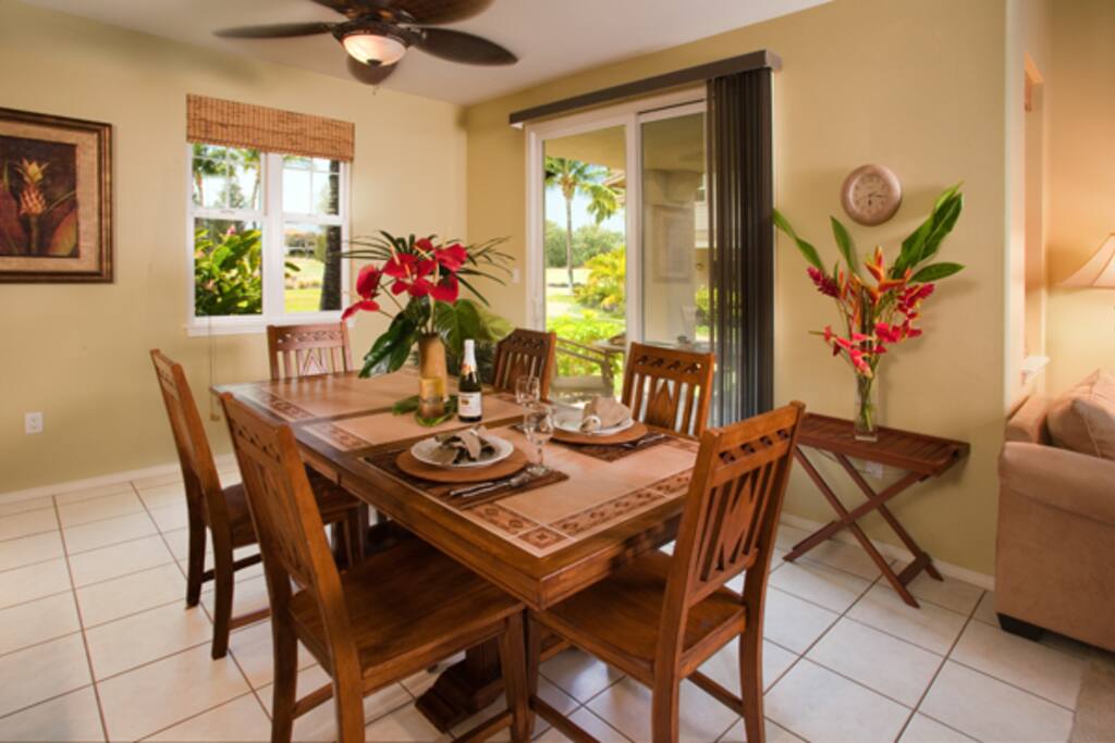 Dining room seats 6