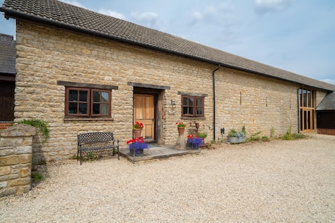 Granary self-catering cottage on a working farm