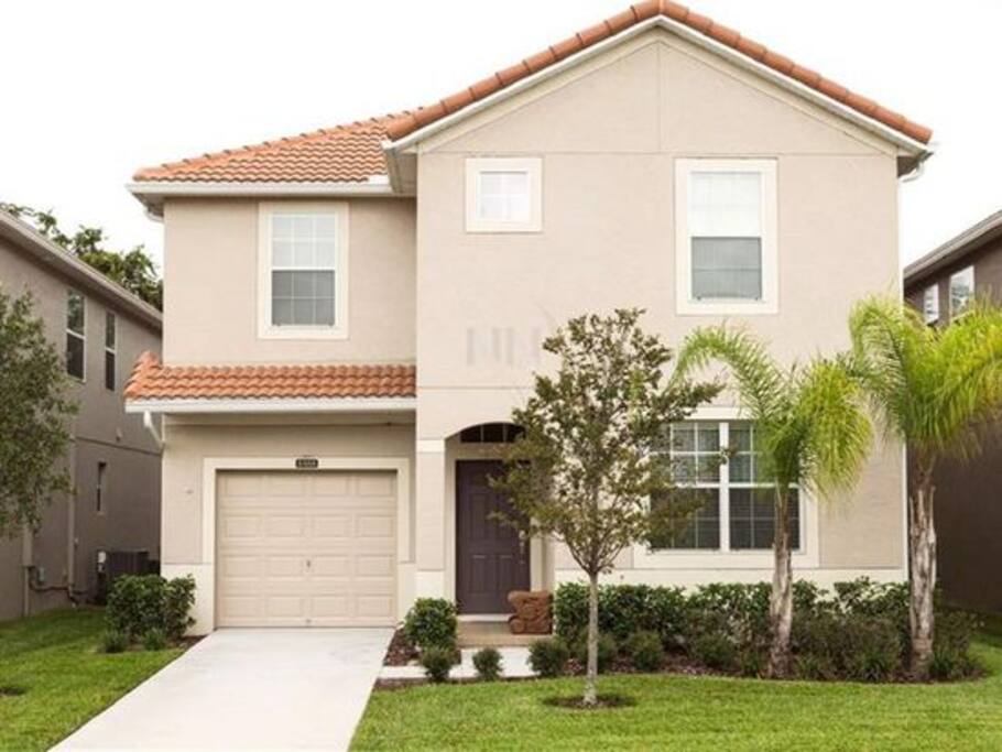Front of the house/ Frente da casa