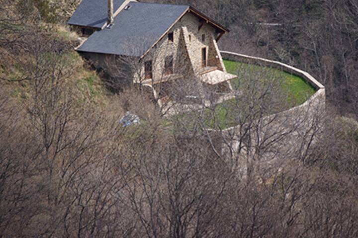 Casa Rural Aislada Pirineo Catalan Dorria Cottages For Rent In Girona Catalonia Spain