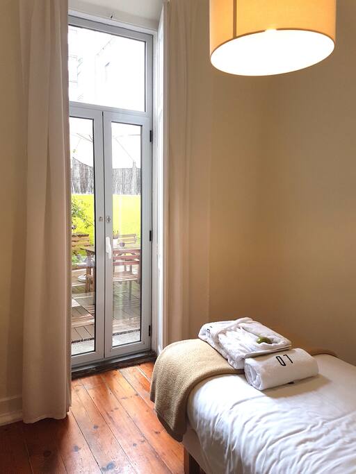 Single rooms face the outdoor patio.
