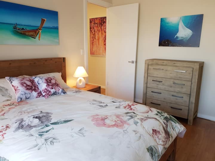 Main Bedroom with on-suite& walking in robe