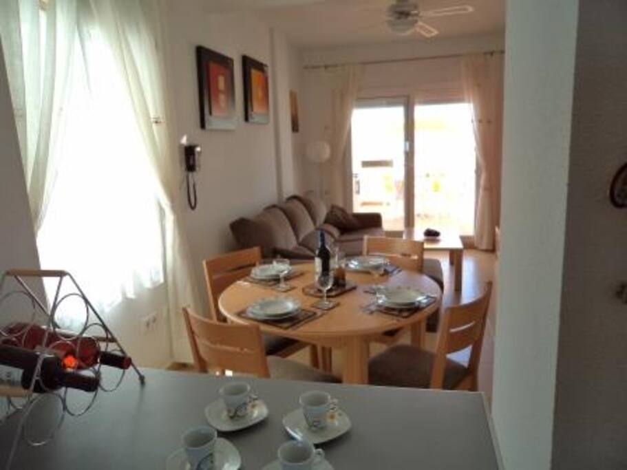 Dining & lounge areas