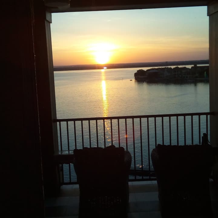 Top-of-the-line "Waters" Condo - Horseshoe Bay, TX