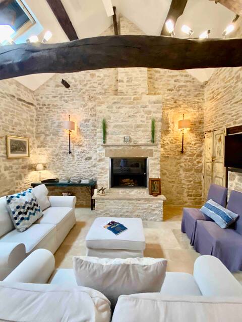 Pommard  5* Immaculate Private Parking