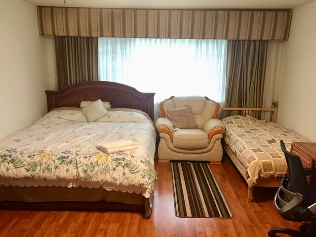 Large Clean Quiet & Comfort Room