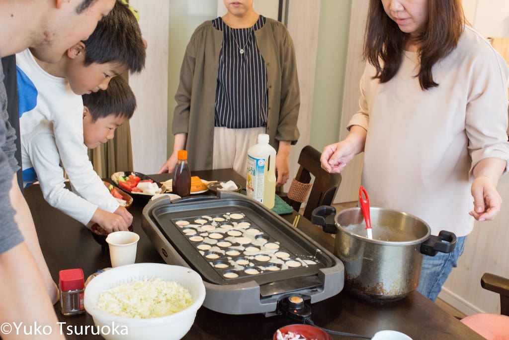 Let's enjoy TAKOYAKI party with us.