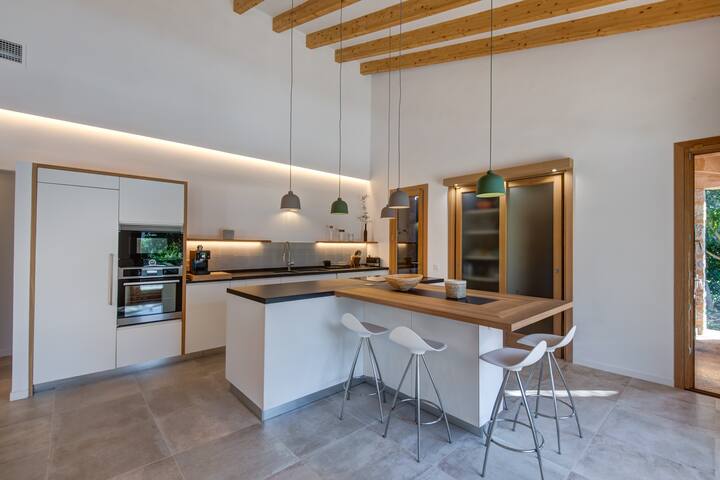 Stone villa with mountain views and quiet gallery image 5