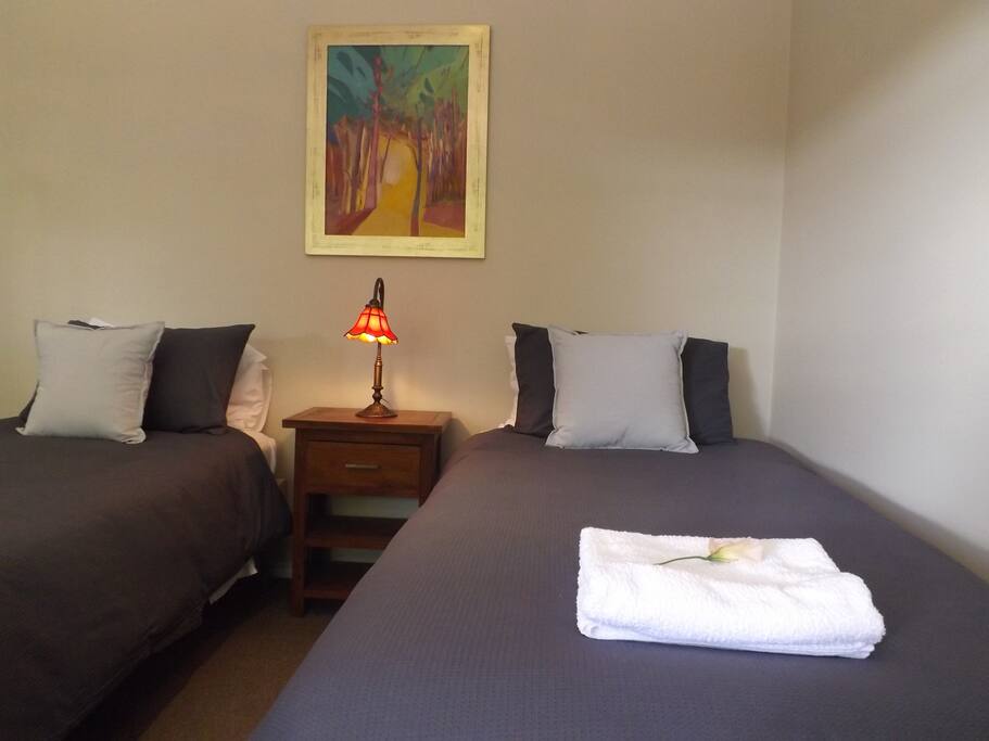 2 single beds