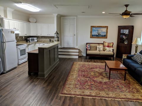 Popular Airbnb listing: Home away from home Northside charmer suite in Tallahassee