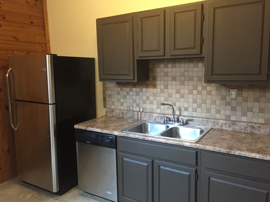 Full kitchen with stainless steel appliances!