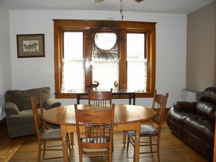 Dining Room Seats 8