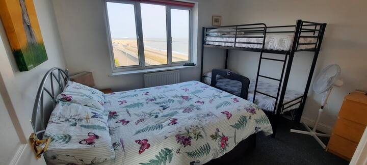 غرفة نوم عائلية.