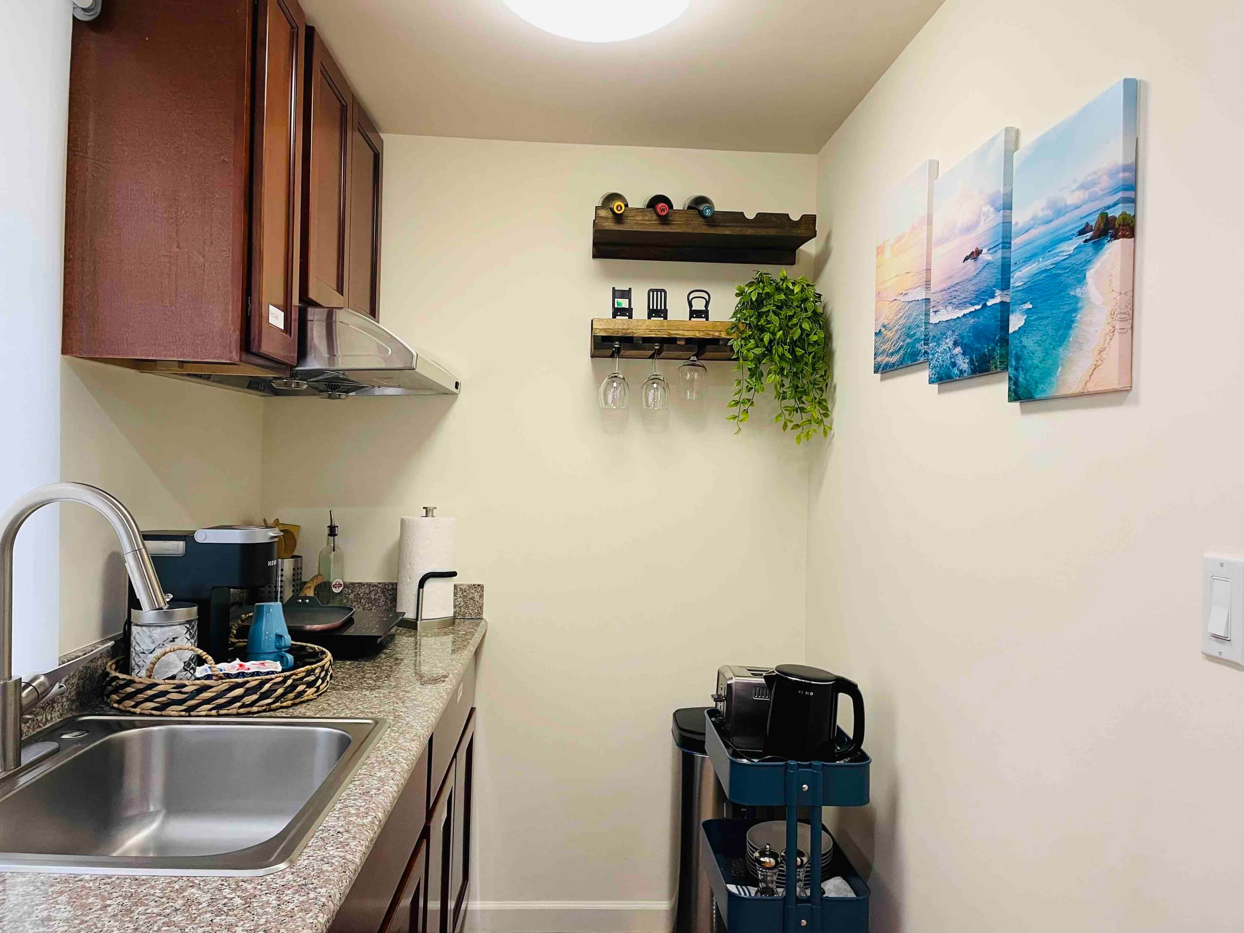 Relaxed 3B/2Ba Home with Private Parking - Image 79