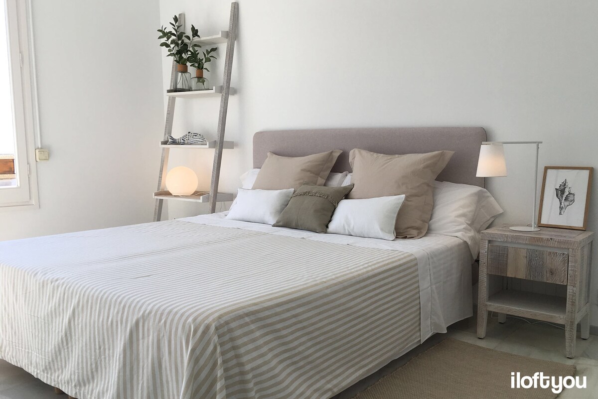 带卫生间的第二间卧室。床尺寸为180x200厘米。