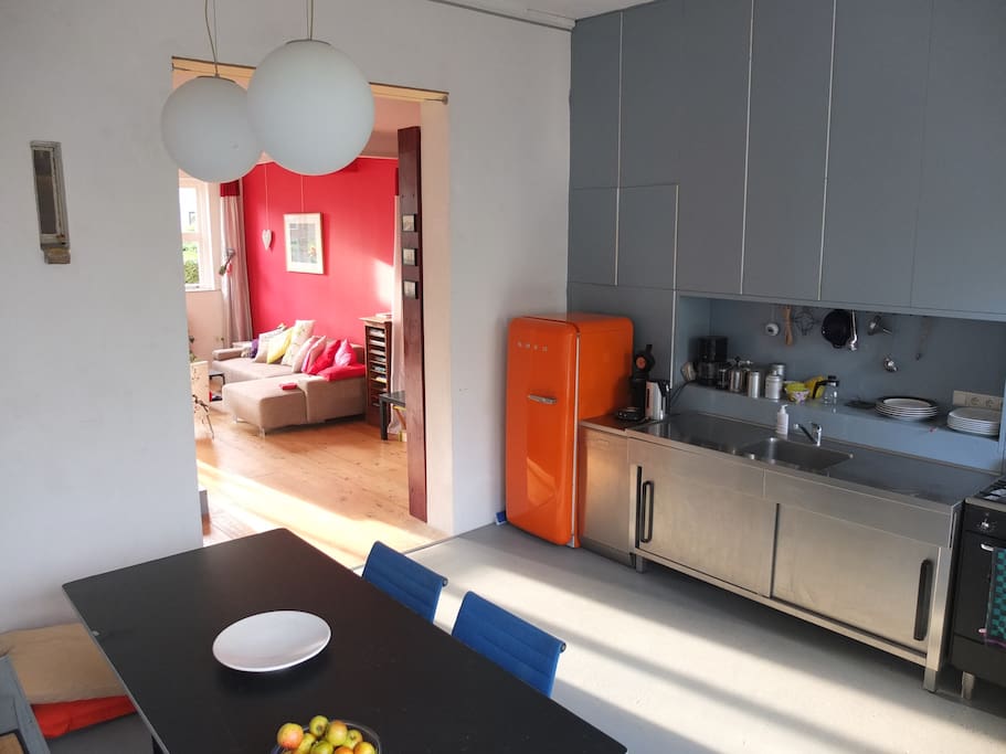 Woonkeuken inclusief ontbijttafel