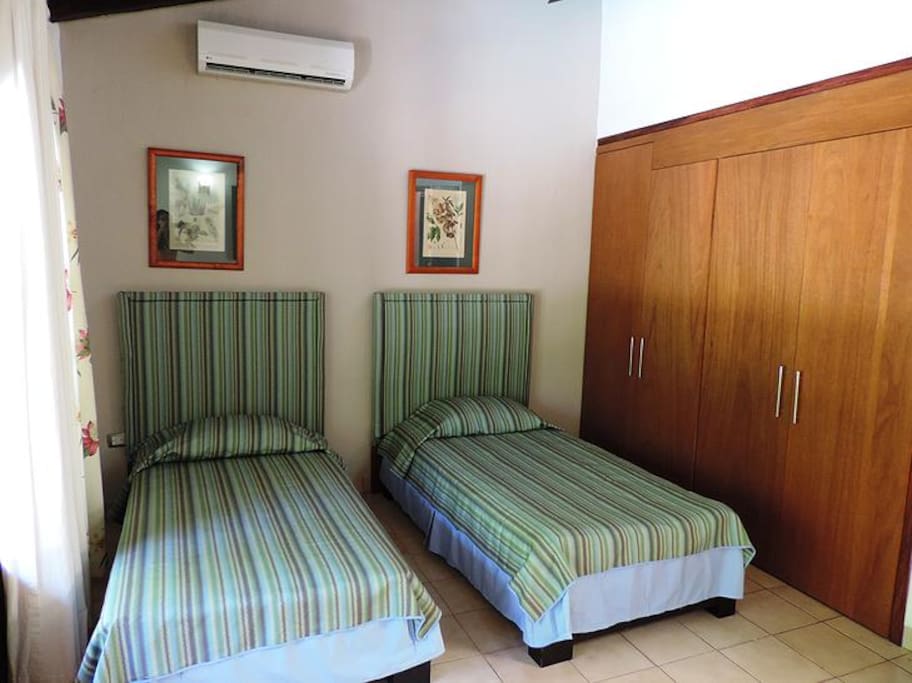 Baño privado, ventilador, closet, Aire Acondicionado