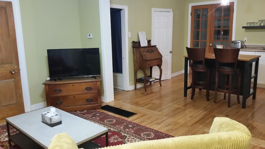 Downtown Urban Cottage