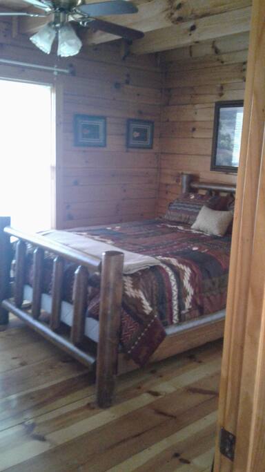 guest use a queen log bed