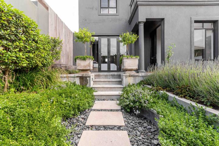 Boutique Style Villa gallery image 5