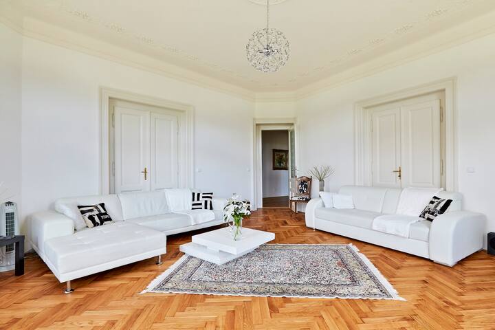 Prague Castle River View 4 BD 2.5BA gallery image 4