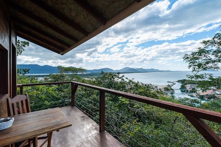 TreeHouse, Vista Paranomica, Cercado por Natureza!