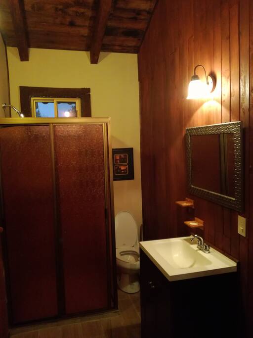 Baño completo y closet
