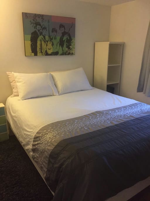 extremely comfortable queen bed