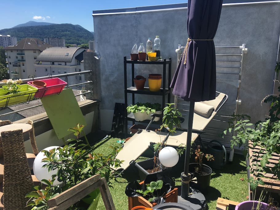 Terrasse face aux montagnes