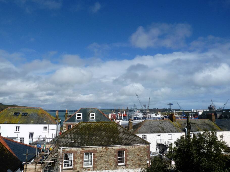 Panoramic harbour views from the second floor